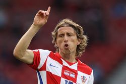 Modric tỏa sáng đưa Croatia vượt qua vòng bảng Euro 2020