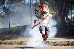 Cảnh sát Brazil bắn hơi cay vào người biểu tình bản địa