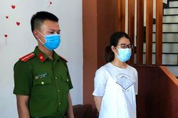 Nữ phiên dịch bị bắt vì tổ chức cho người khác nhập cảnh trái phép