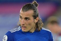 Chuyển nhượng cầu thủ Man Utd: Tăng cường phòng ngự mùa giải mới, thuyết phục Soyuncu về đội; kế hoạch ký 2 năm với Sergio Ramos