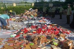 Tiêu hủy số hàng giả, hàng vi phạm quyền sở hữu trí tuệ trị giá gần 6 tỷ đồng