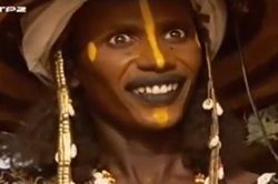 Trang điểm rùng rợn để lấy lòng con gái ở Nigeria