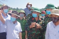 Khảo sát hiện trường, tiếp tục tìm kiếm các nạn nhân ở Rào Trăng 3