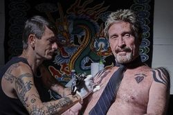 Internet Mỹ xôn xao trước cái chết của huyền thoại McAfee