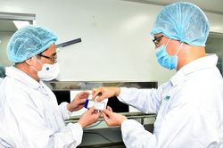 Thủ tướng: 'Chậm nhất tháng 6/2022 phải có vaccine trong nước'