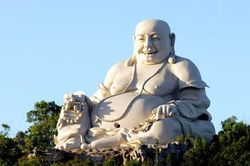 Lặng ngắm tượng Phật Di Lặc trên đỉnh núi Cấm huyền bí