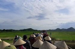 Đau lòng phát hiện thi thể hai mẹ con ôm chặt nhau dưới ao