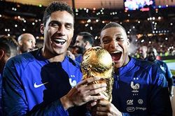 Vì Mbappe, Real sẵn sàng để Varane tới MU