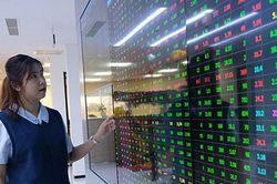 Chứng khoán hôm nay (1/6): Vẫn 'lỗi hẹn' với mốc 1.300 điểm, nhưng VN-Index đã nối lại đà tăng