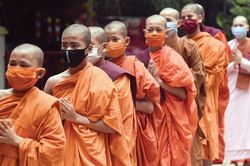 Dịch Covid-19 càn quét các ngôi chùa ở Ấn Độ