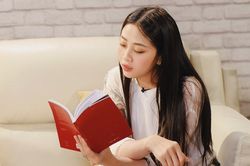 MC Liêu Hà Trinh: 'Tôi nghiện cầm bút'