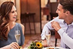 Quà sinh nhật vợ thì nợ nhưng 'dốc sạch túi' chiều bồ ăn chơi