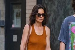 Katie Holmes 'thả rông' ra phố với sắc vóc già nua, xập xệ