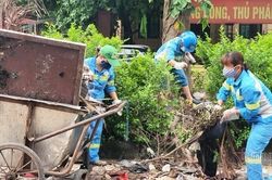 Giữa dịch Covid-19, gần 300 công nhân quét rác bị nợ lương nhiều tháng