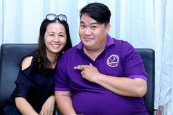 Vợ đại gia kín tiếng sao Việt: Người là tiểu thư gia tộc nghìn tỷ, người nhìn 'phèn' như giúp việc nhưng 'tiền quấn quanh người'
