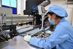 Chùm ảnh: Quy trình sản xuất bơm kim tiêm cho chiến dịch tiêm vaccine phòng COVID-19