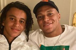 Được truyền cảm hứng từ thần tượng Ronaldo nhưng chính Mbappe dẫn đường cho chàng trai này