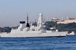 Reuters: Tàu khu trục HMS Defender của Anh cập cảng Gruzia