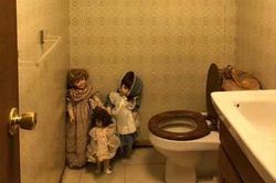 Vã mồ hôi với những nhà vệ sinh dị nhất thế giới: Số 9 có khi chưa kịp vào thì đã 'thăng thiên'