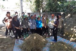 Cô giáo của nông dân