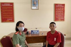 Công an giúp bé trai 15 tuổi đạp xe từ Hà Giang xuống Hải Phòng tìm mẹ