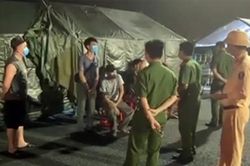 Năm người giả bệnh nhân, thuê xe cứu thương 'vượt' chốt kiểm dịch COVID-19