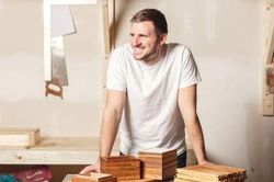 Chàng trai tái chế 32 triệu chiếc đũa dùng một lần thành đồ nội thất