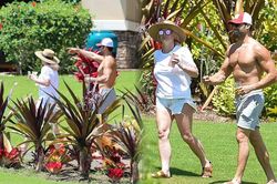 Britney Spears vui vẻ du lịch cùng bạn trai sau kết thúc phiên tòa đòi chấm dứt quyền bảo hộ