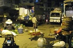 Những người 'chạy chợ' ở vùng biên