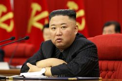 Đằng sau hình ảnh ông Kim Jong Un gầy đi đột ngột