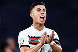 Ronaldo cho Lukaku biết giá trị của mình