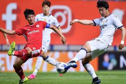CLB Viettel thua tiếc nuối Ulsan Hyundai ở ngày ra quân AFC Champions League