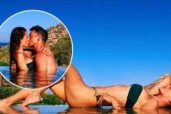 Thiên thần Brazil 'bỏng rẫy' với bikini bé xíu, hôn đắm đuối tình mới trong bể bơi