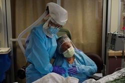 Bệnh nhân Covid-19 ở Mỹ: 'Tôi hối hận vì từ chối tiêm vaccine'