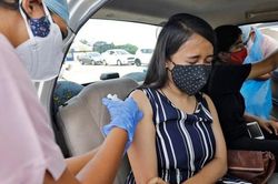 Bị tiêm 3 mũi vaccine Covid-19 trong một ngày ở Ấn Độ