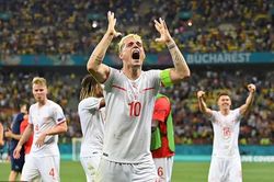 Euro 2020 và sự diệu kỳ của bóng đá