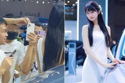 Người mẫu xe hơi bị fan vây kín chụp ảnh vùng nhạy cảm