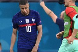 Thư EURO 2020: Những giọt nước mắt bóng đá
