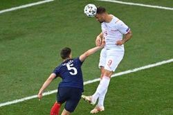 Điểm nhấn trận Pháp vs Thụy Sỹ: Hình ảnh trái ngược của Pogba và Mbappe