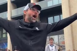 Bản sao HLV Klopp cổ vũ tuyển Anh