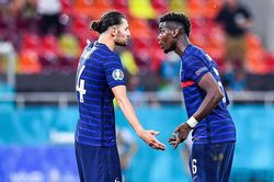 Pháp thua dưới sân, trên khán đài phụ huynh Rabiot 'võ mồm' với nhà Pogba & Mbappe