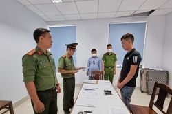Một người Trung Quốc nhập cảnh trái phép đến Công an phường tự thú