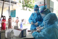 Có cán bộ nghi mắc COVID-19, TP.HCM phong tỏa trụ sở UBND quận 11