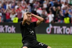 EURO 2020: Chia tay tuyển Đức, HLV Joachim Low tiếc pha bỏ lỡ của Muller