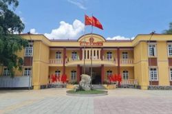 Vòi vĩnh doanh nghiệp, Phó Bí thư Đảng ủy xã bị cách chức