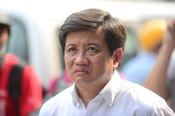 Vừa khoe xe cứu thương được NS Việt Hương gửi tặng, ông Đoàn Ngọc Hải lại bị dân mạng kém duyên trù ẻo