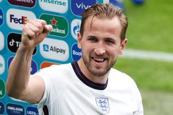 Fabregas: 'Bàn thắng sẽ đưa Kane lên tầm cao mới'
