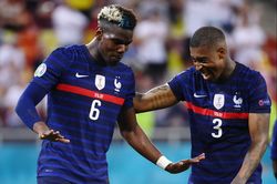 Mourinho mỉa mai Pogba