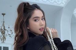 Lâu lắm rồi mới thấy Ngọc Trinh diện đồ kín như bưng, ngắm cho kỹ thì lại thấy chuyện lạ
