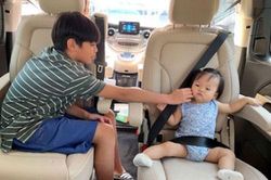 Đàm Thu Trang khoe ảnh Subeo chăm em gái, nhưng nhìn biểu cảm 'bá đạo' của Suchin mà ai cũng bật cười